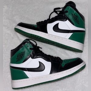 Nike Air Jordan 1 Retro High OG "Pine Green" Sneakers 🌲💚👟